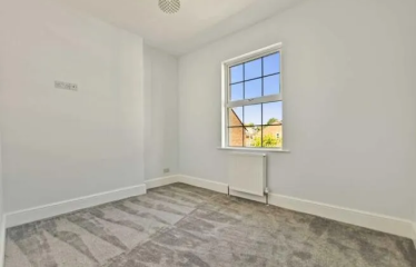 4 bed end terrace house to rent