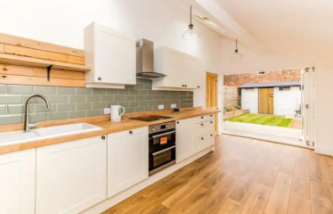 4 bed end terrace house to rent