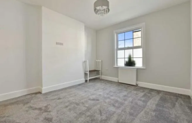 4 bed end terrace house to rent