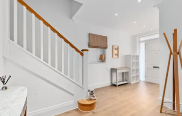 5 bed detached house to rent Barrons Chase, Richmond TW10