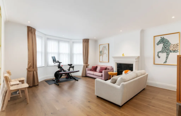 5 bed detached house to rent Barrons Chase, Richmond TW10