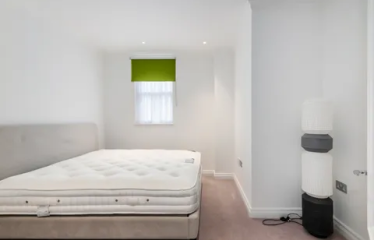 5 bed detached house to rent Barrons Chase, Richmond TW10