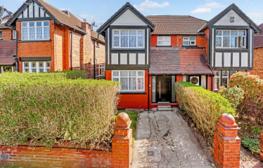 4 bed semi-detached house to rent Lichfield Drive, Prestwich M25