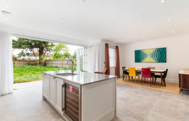 5 bed detached house to rent Barrons Chase, Richmond TW10