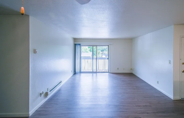 Emerald Bay Apartments